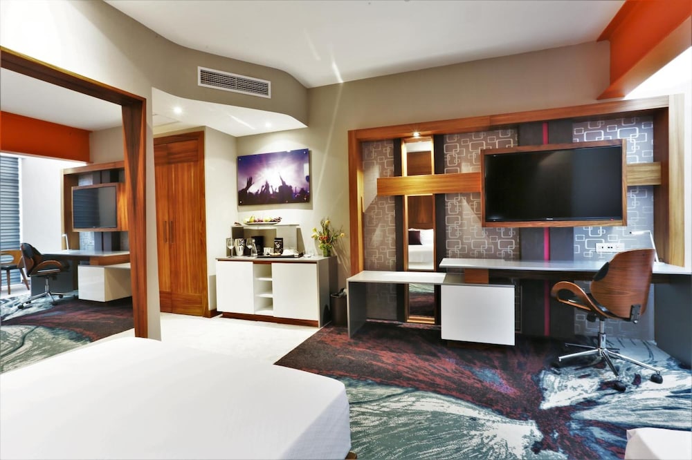 Deluxe Room, 2 Queen Beds photo 3