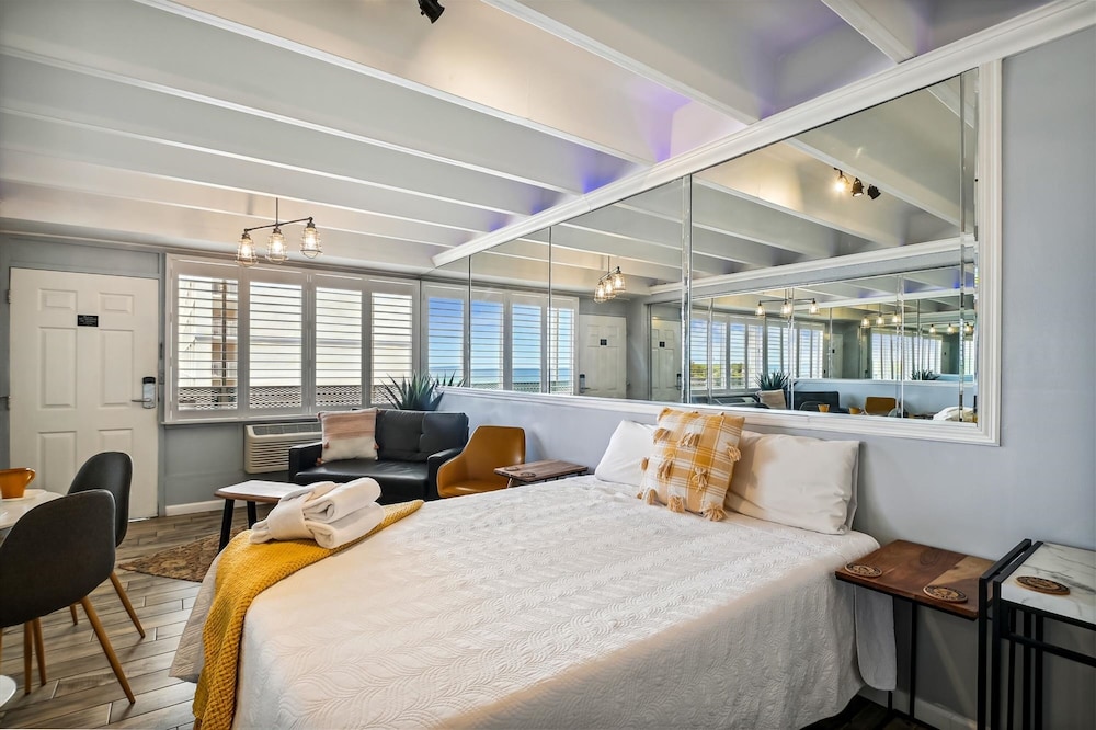 Studio, Pool Access, Ocean View (601)
