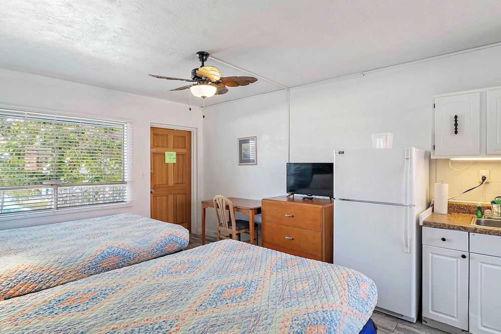 Room, 2 Double Beds, Kitchenette photo 3
