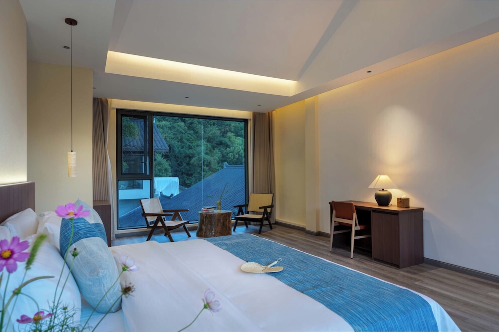 Premier Double Room, Hill View photo 3