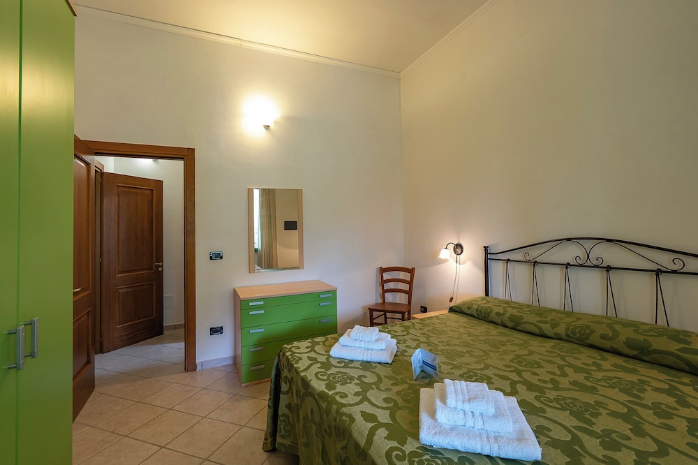 Family Apartment, Multiple Bedrooms (Borgo Primizia B2 Pool and Sea)