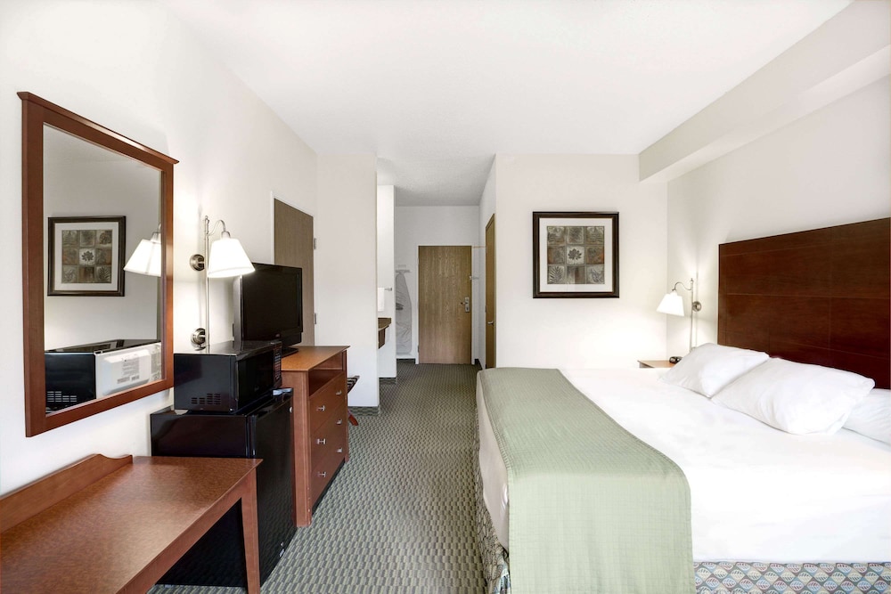 Studio Suite, 1 King Bed, Non Smoking - Photo 1