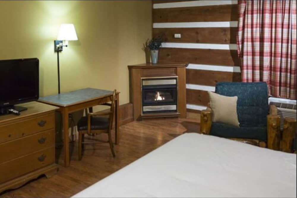 King Suite with Jacuzzi - Photo 4