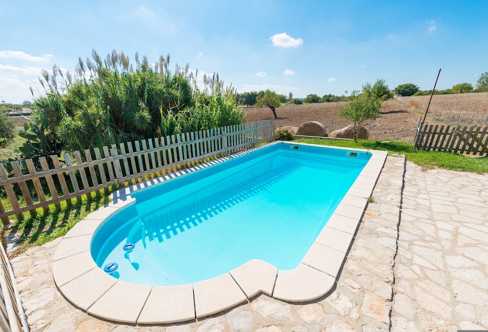 Villa photo 2