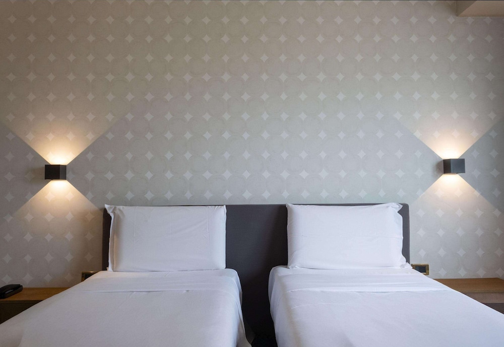 Twin Room - Photo 3