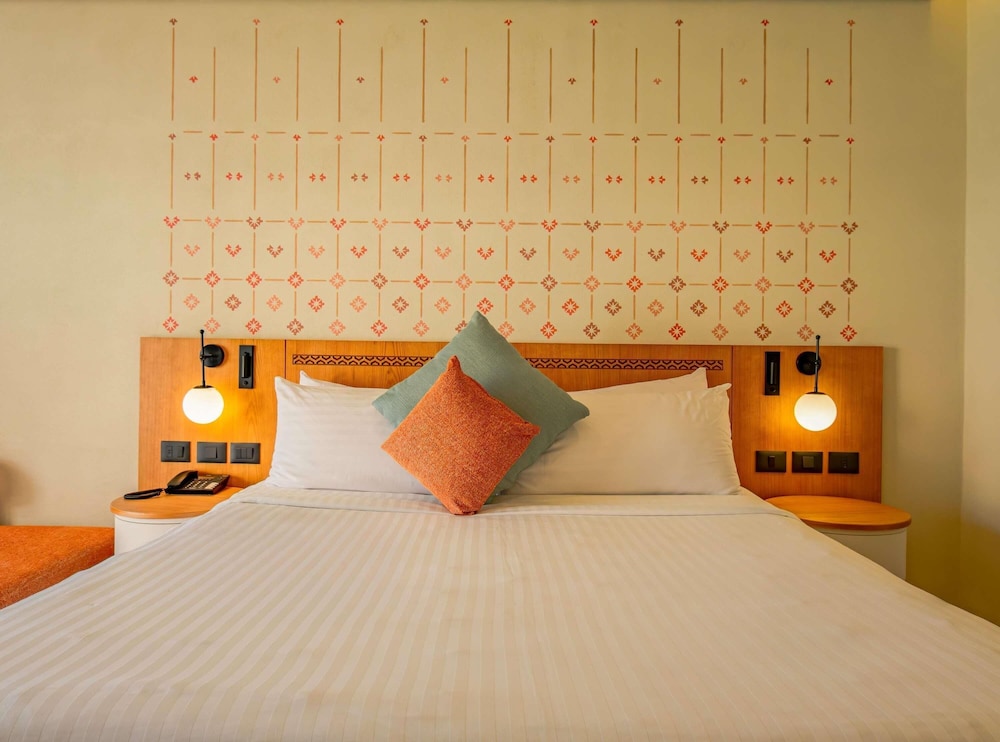 Superior Suite, 1 King Bed, Sea View (Beach side) - Photo 2