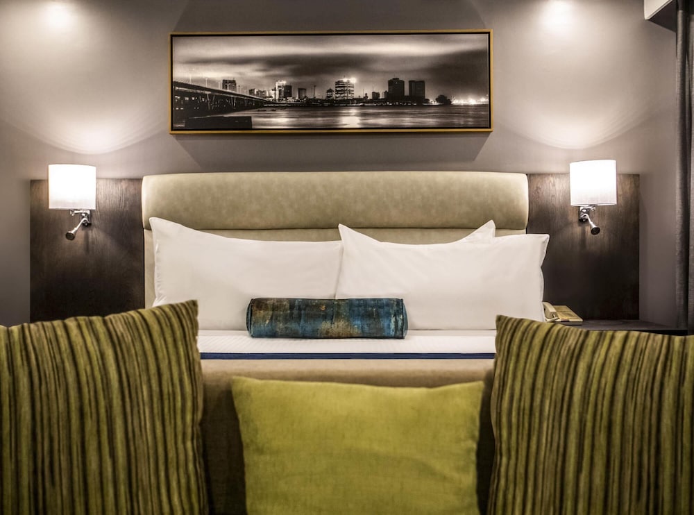 Deluxe Suite, 1 King Bed - Photo 1