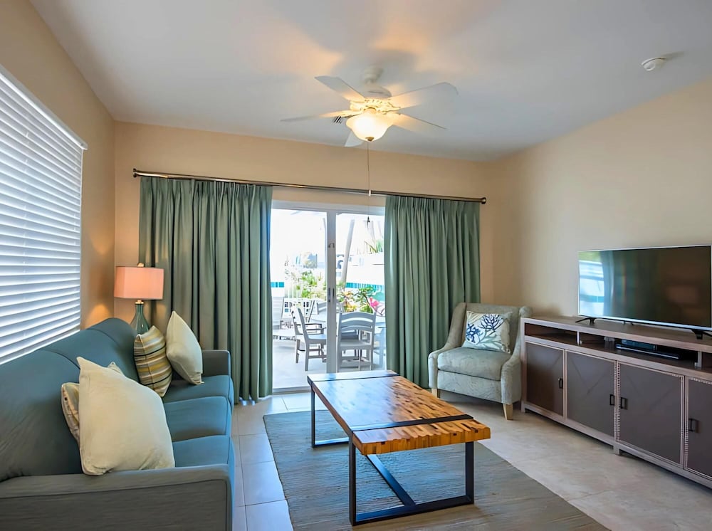 2 Bedroom Villa - Two Queens - Photo 2