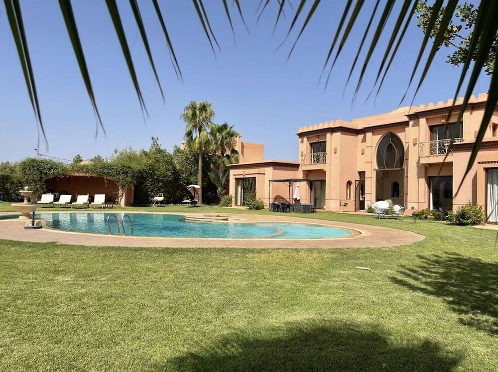 Villa photo 2