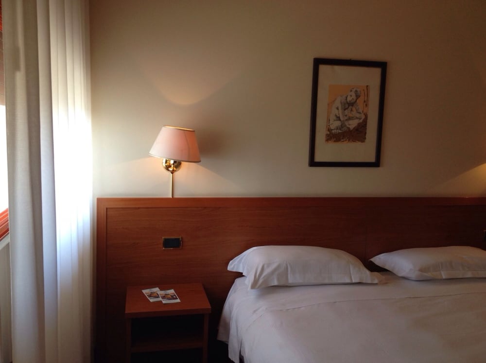 Double or Twin Room - Photo 18