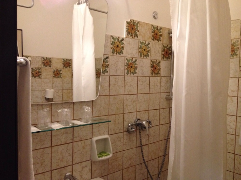 Triple Room - Photo 16