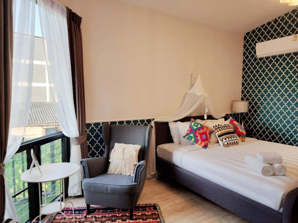 Deluxe Double Room - Photo 9