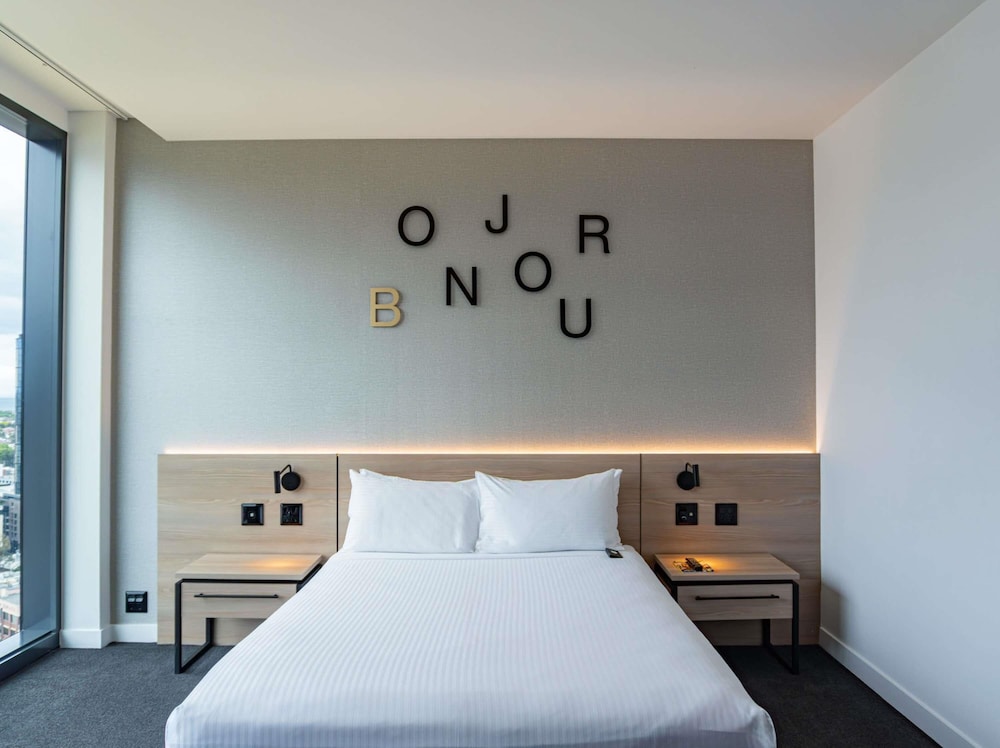 Standard Room, 1 Queen Bed, Accessible thumbnail 5