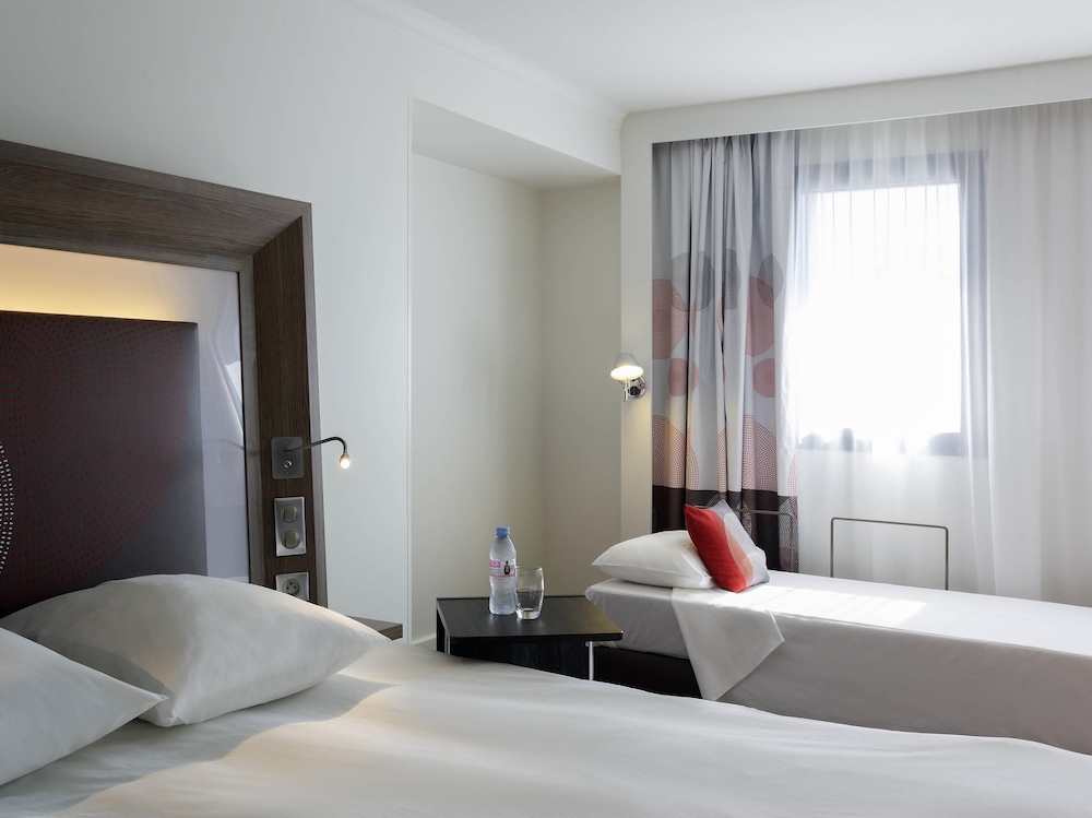 Family Quadruple Room, Multiple Beds thumbnail 5