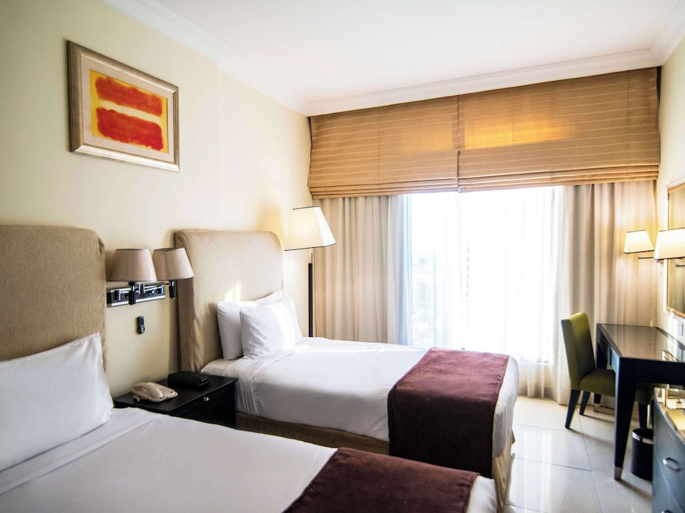 One-Bedroom Apartment Skyline View Twin Bed, Free Shuttle Beach Transfer, Next to Metro Station