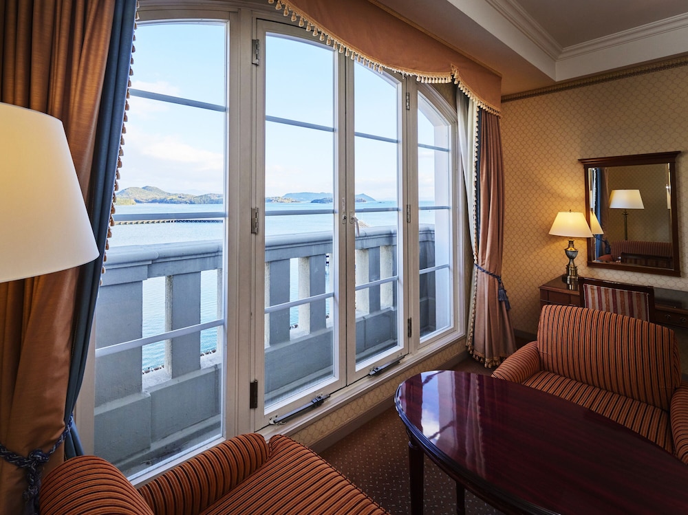 Deluxe Harbor View Quad (Family)[A first-day ticket must be purchased/Next-day free admission], NS photo 3