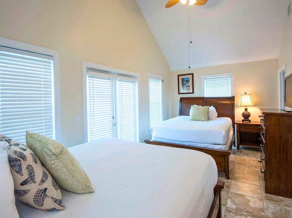 4 Bedroom Home with Pool