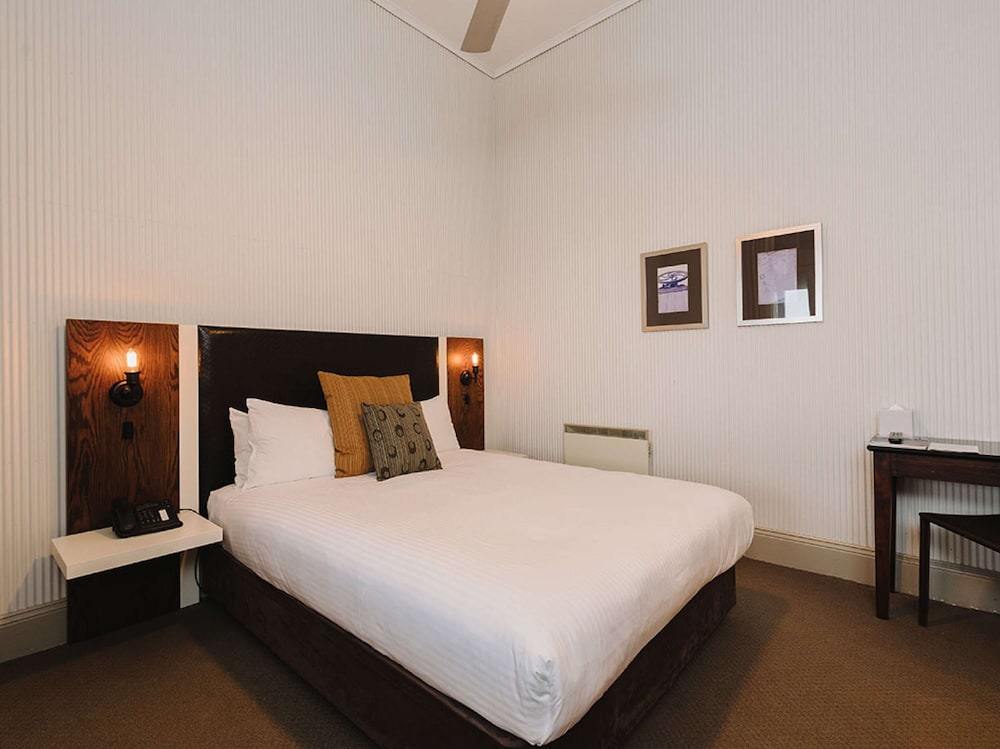 Suite, 1 Queen Bed (Heritage) - Photo 7