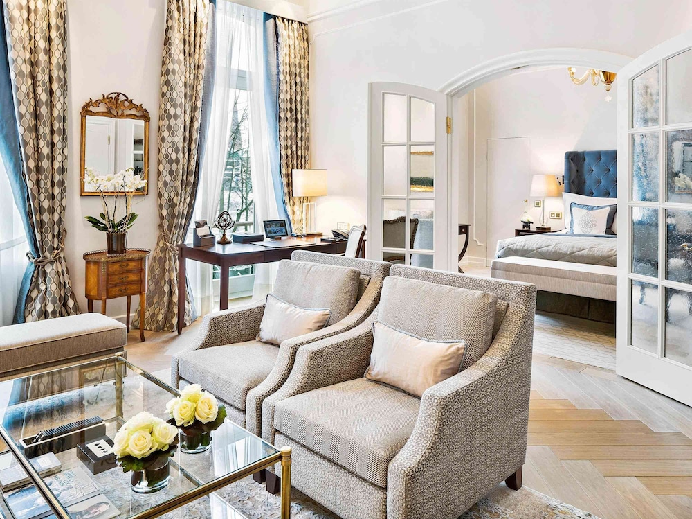 Suite, 1 Bedroom, Lake View (Celebrity King. Separate Living Room) photo 1
