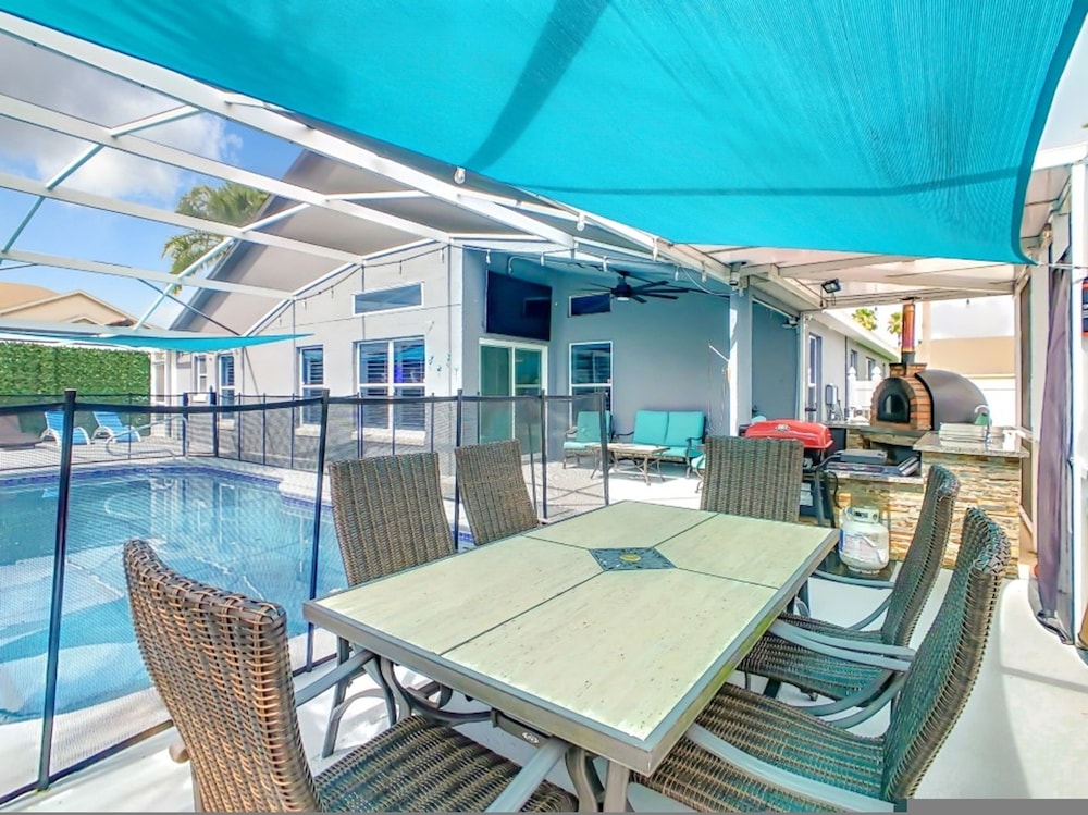 Hampton Lakes Vacation Pool Home, Photo 20