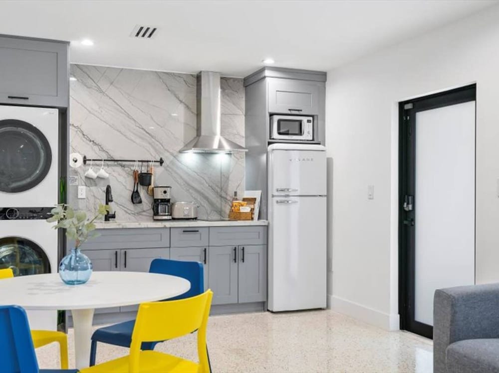 Sleek Modern Miami Getaway With Pool Oasis, 사진 12