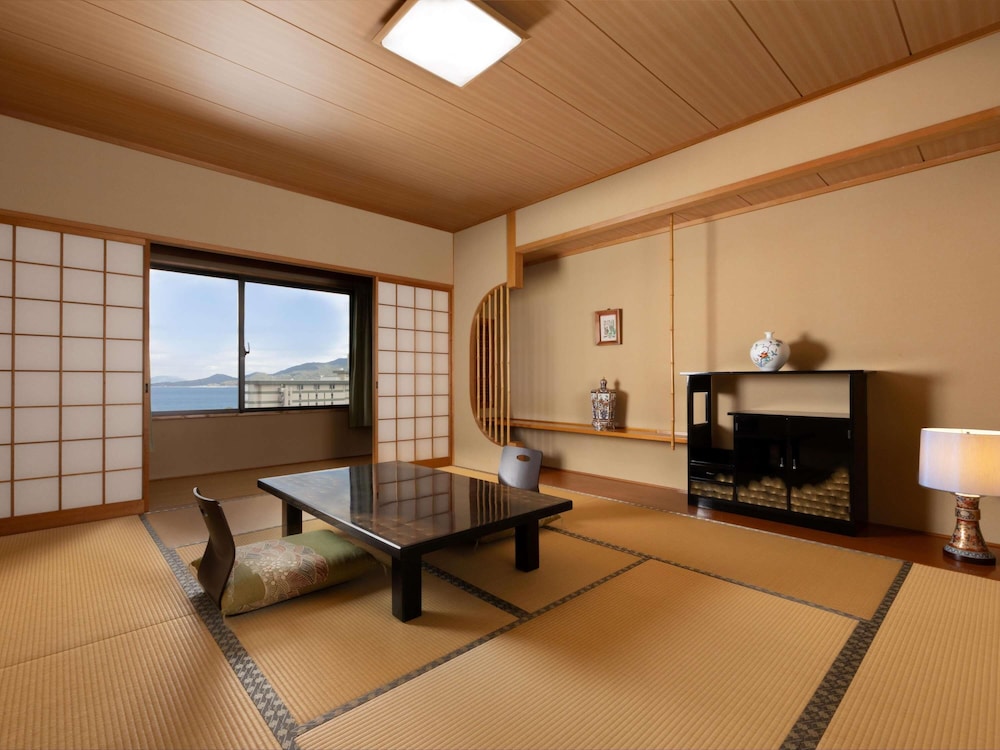 Deluxe Suite, Multiple Beds, Sea View