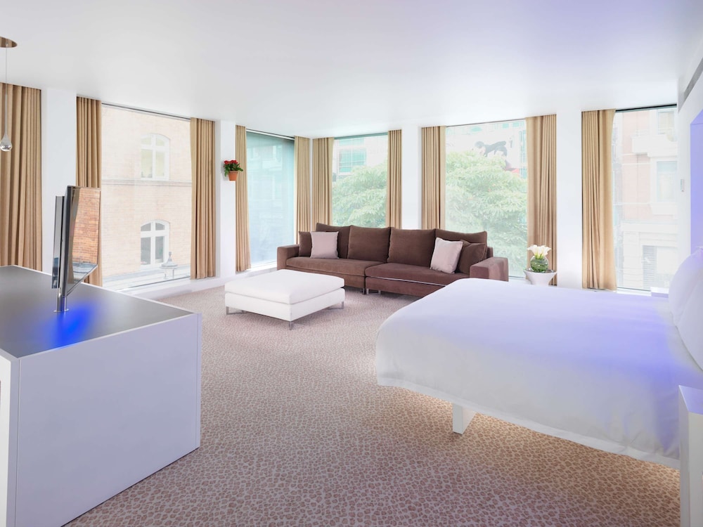 Corner King Suite photo 1