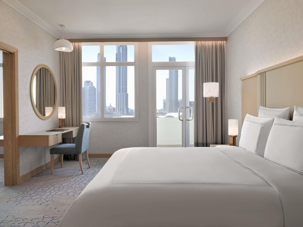 Executive Suite, 1 King Bed thumbnail 5