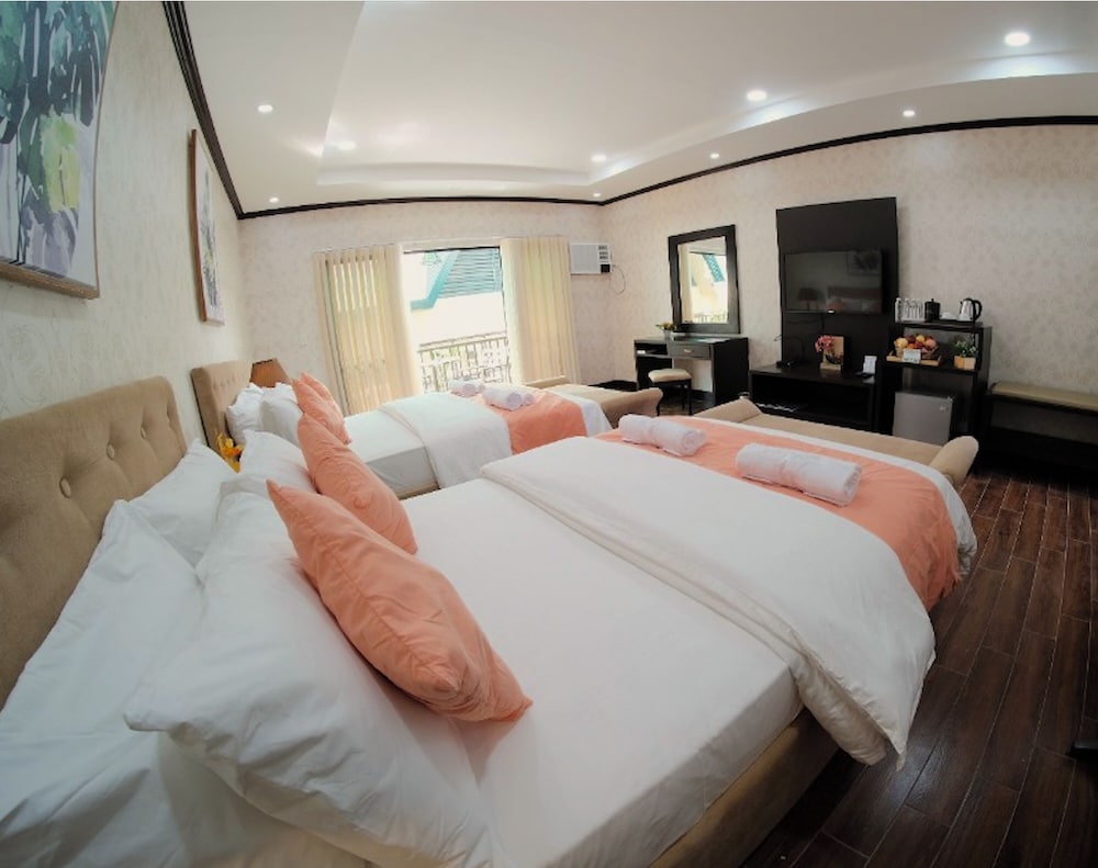 Deluxe Quadruple Room, Multiple Beds photo 3