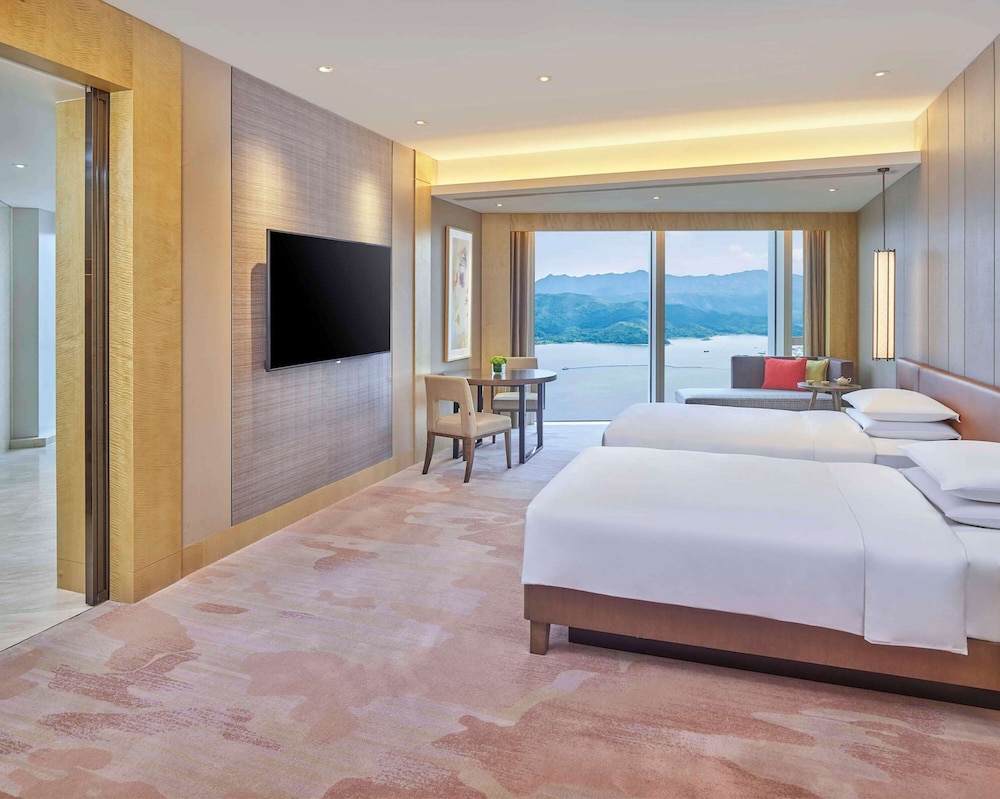 Deluxe Room, 2 Twin Beds, Ocean View
