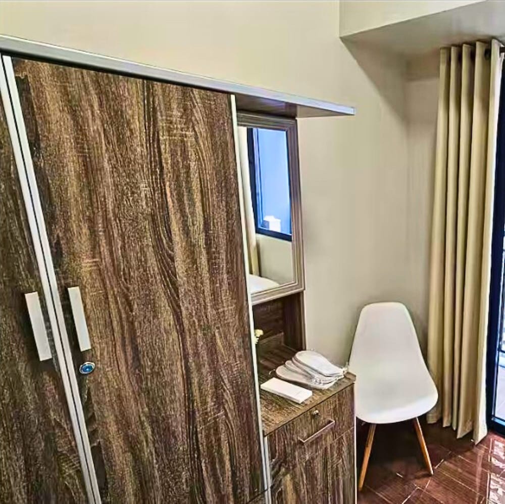Suite, Balcony, Pool View
