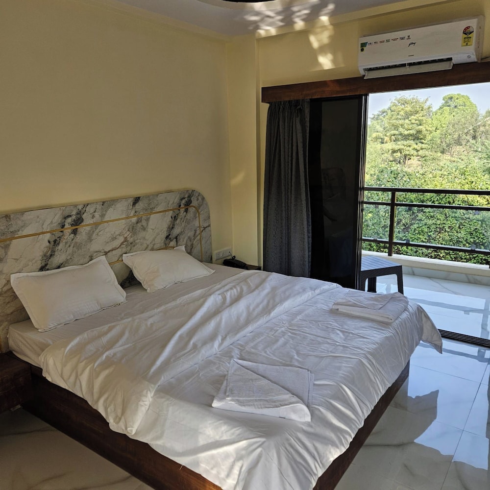 Deluxe Room, Balcony photo 3