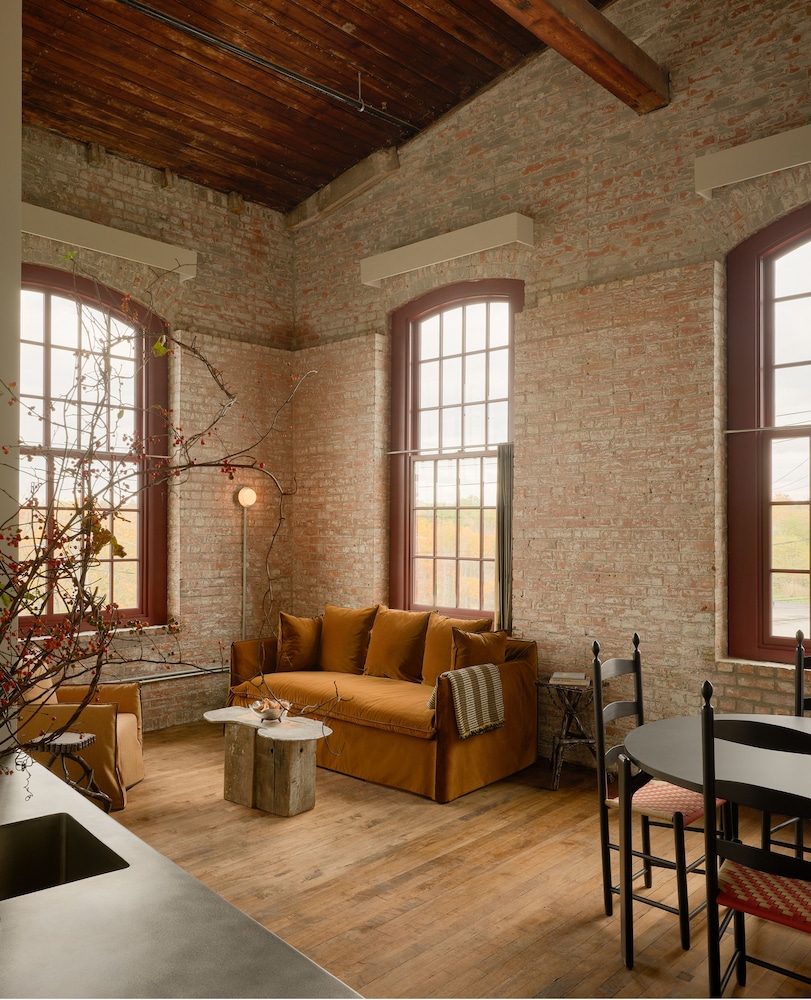 Corner Suite (ADA) photo 1