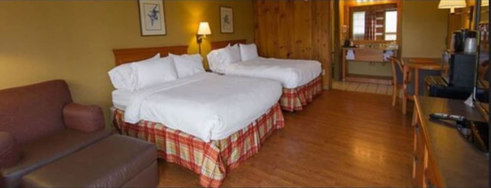 Standard Room, 2 Queen Beds - Photo 2