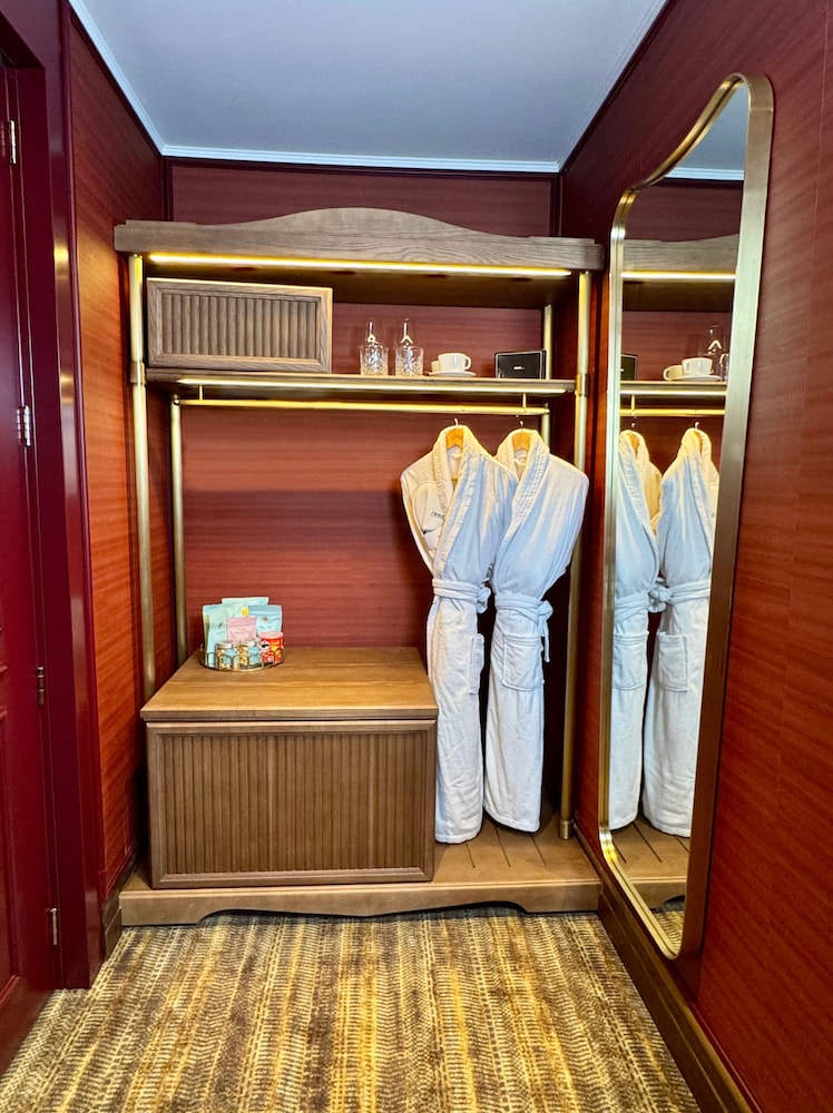 Boutique Room