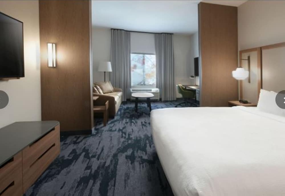 Room, 1 King Bed (Hearing Accessible) - Photo 3