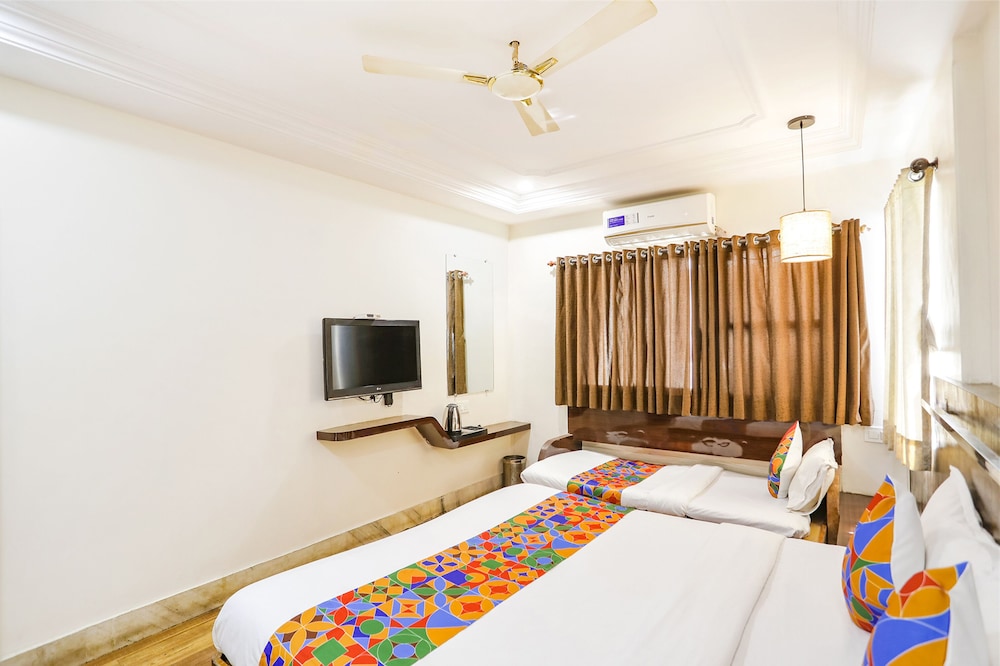 Family Room, 1 King Bed photo 3