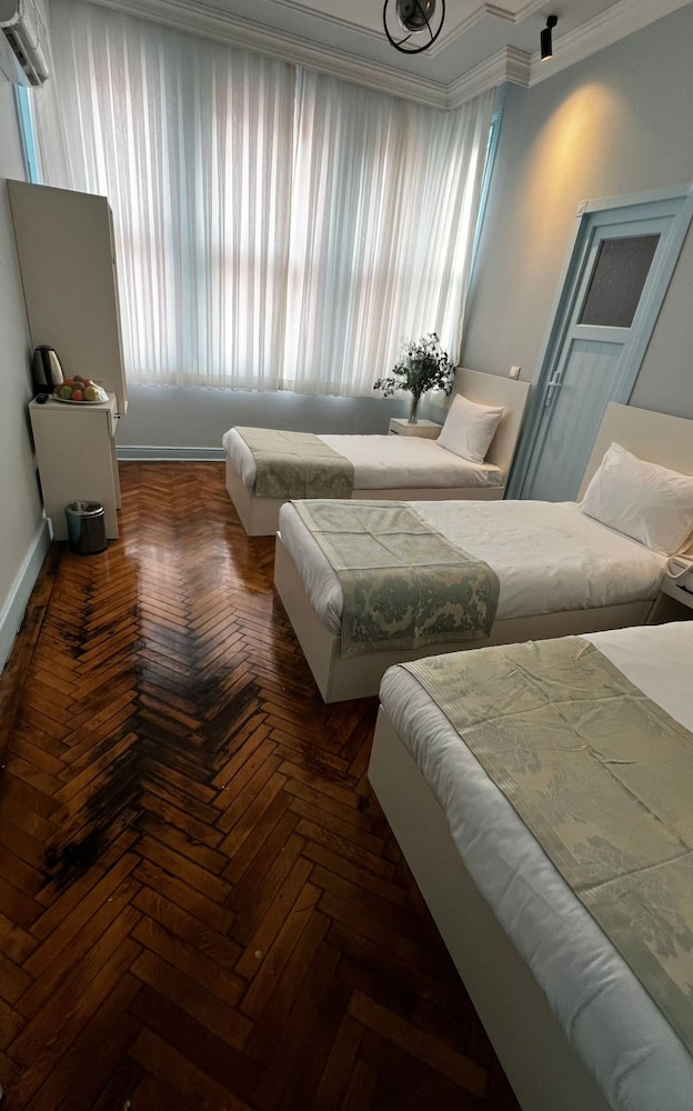 Standard Triple Room photo 2
