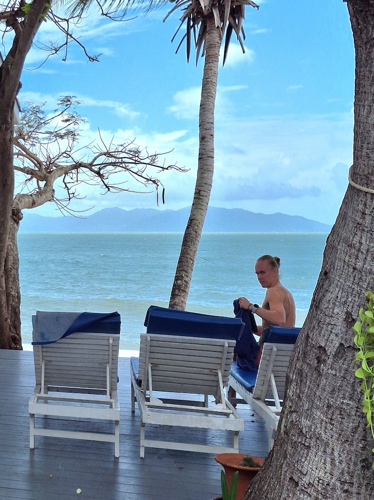 Superior Poolside photo 2