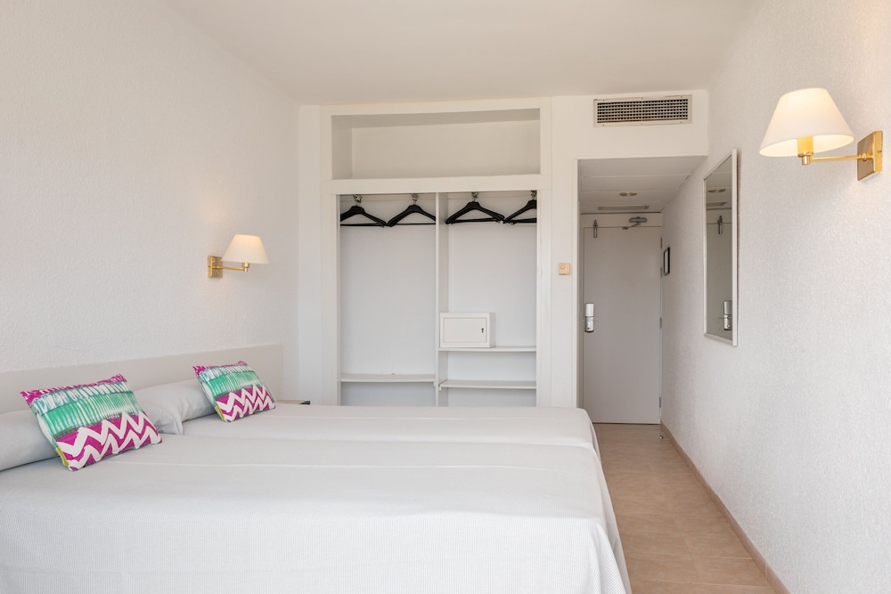 Triple Room, Pool View ( 2 adults + 1 child) - Photo 4