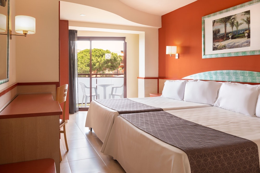 Twin Room, Balcony (2 Adults) - Photo 3