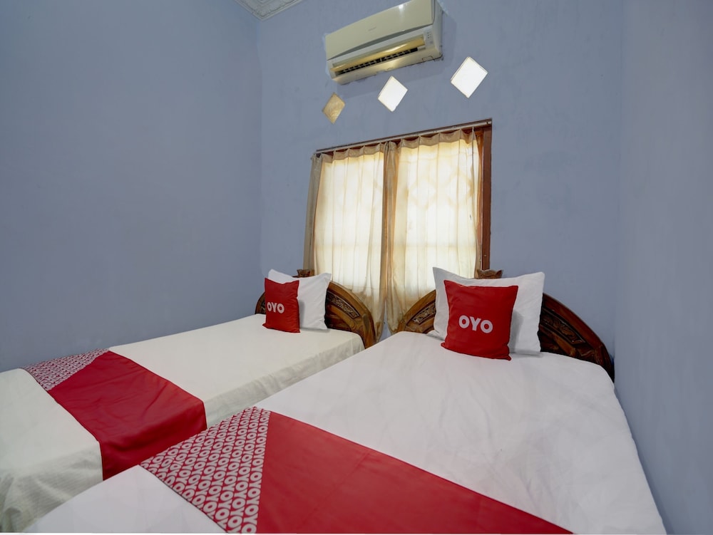 Standard Twin Room - Photo 1