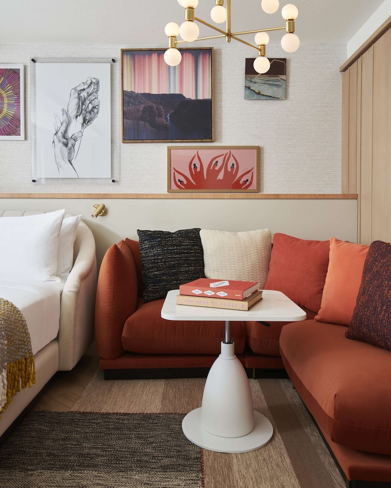 Room, 1 King Bed, Accessible (resort, Chamber, Roll-in Shower)