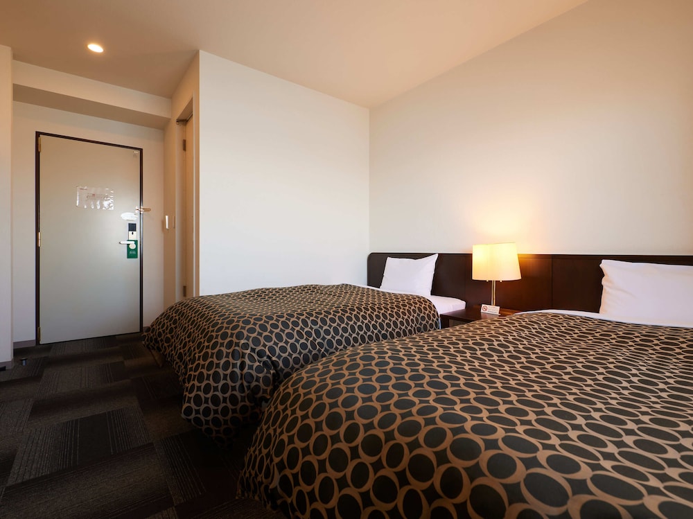 Twin Room, Smoking