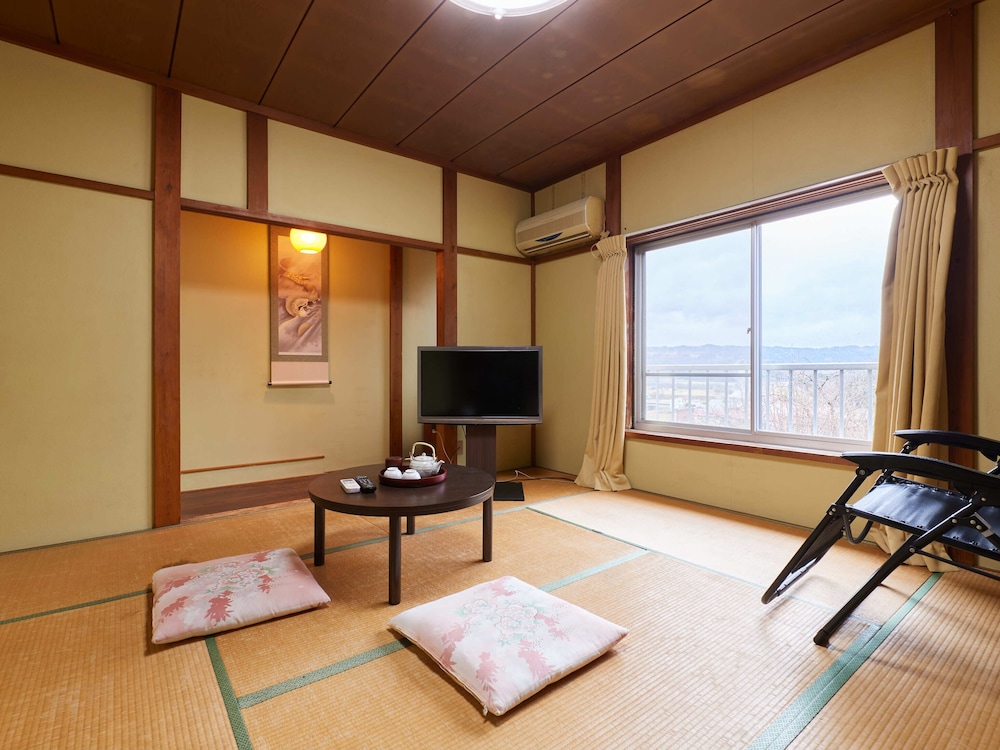 Traditional Quadruple Room, Smoking, Shared Bathroom