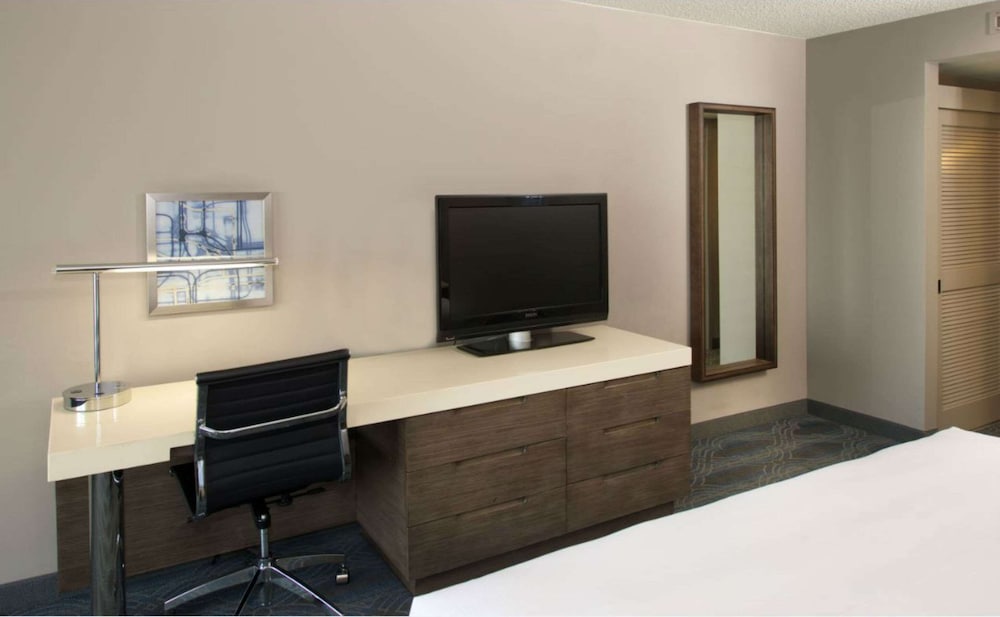 1 King, Oversized Pool Area - Photo 1