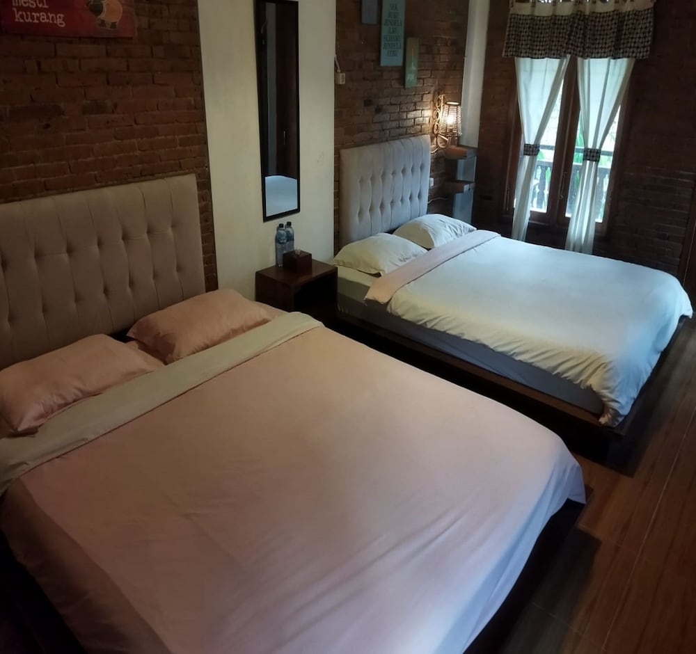 Luxury Quadruple Room, 2 Queen Beds, Non Smoking, Balcony photo 3