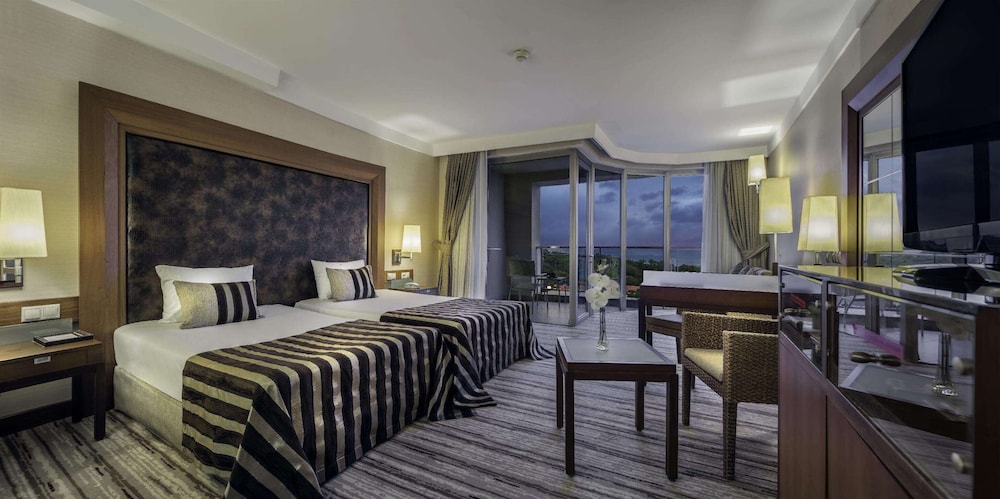 Standard Room, 1 King Bed, Sea View photo 2