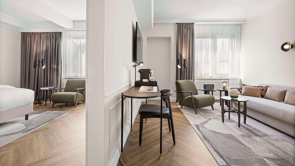 Superior Suite, 1 Bedroom, Courtyard View