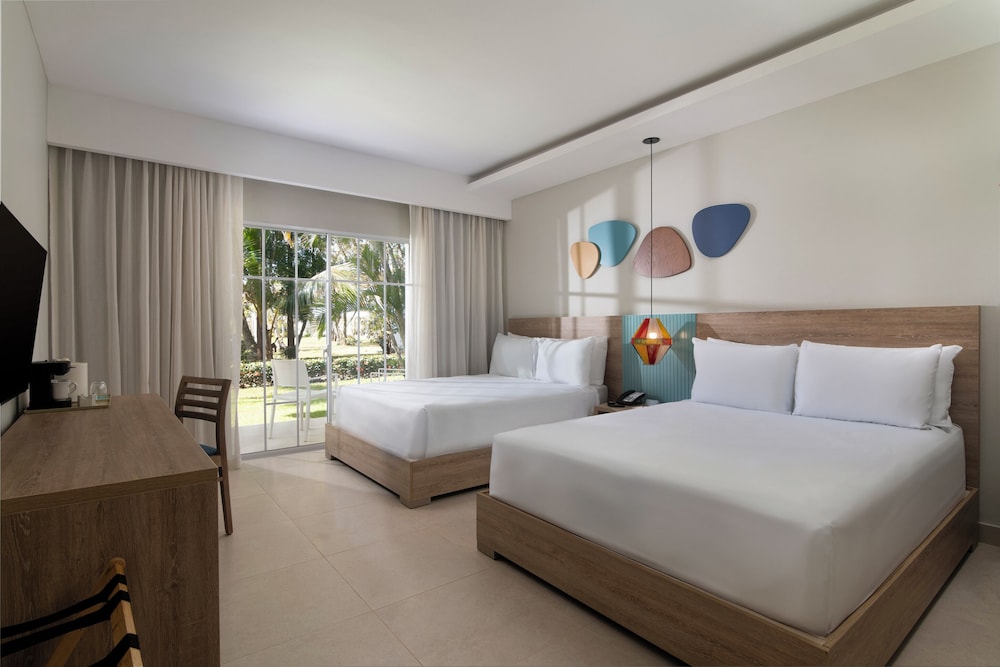 Standard Room, 2 Double Beds, Garden View - Photo 1